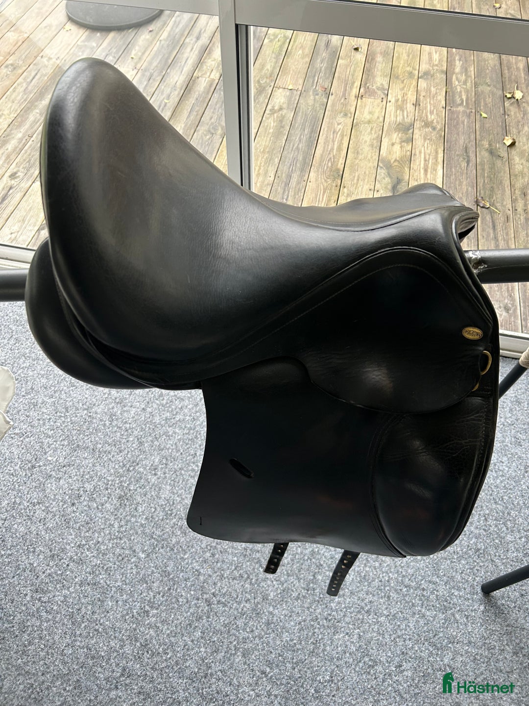 Sadlar hästutrustning till salu: Svart dressyrsadel från Globus i Mellerud - Annons 1