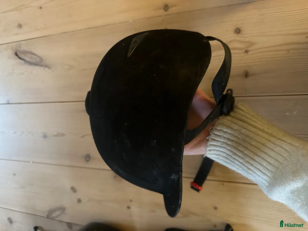 Hjälmar ryttarutrustning till salu: CRW hjälm - Annons 2