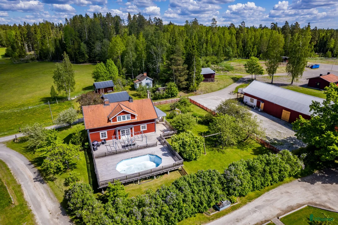  hästgårdar till salu: Ridcenter uthyres i Lindesberg 2h från Stockholm - Annons 1