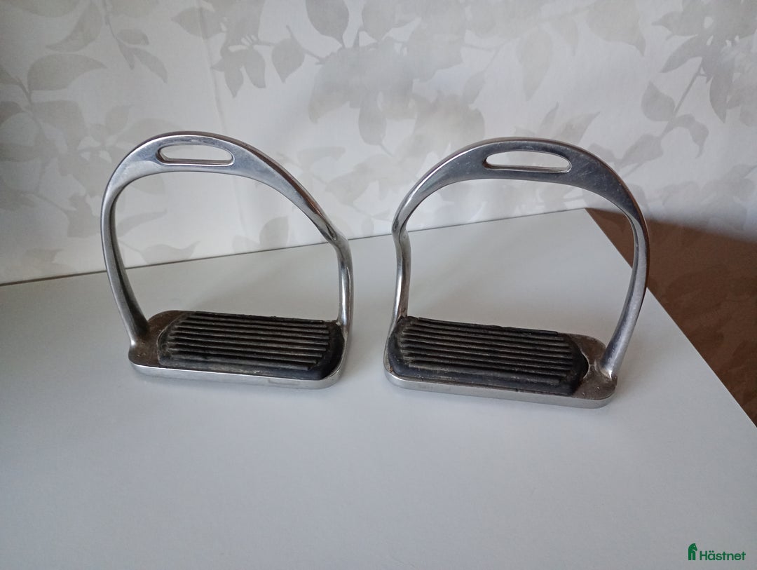 Stigbyglar hästutrustning till salu: Stigbyglar  i Strömstad - Annons 2