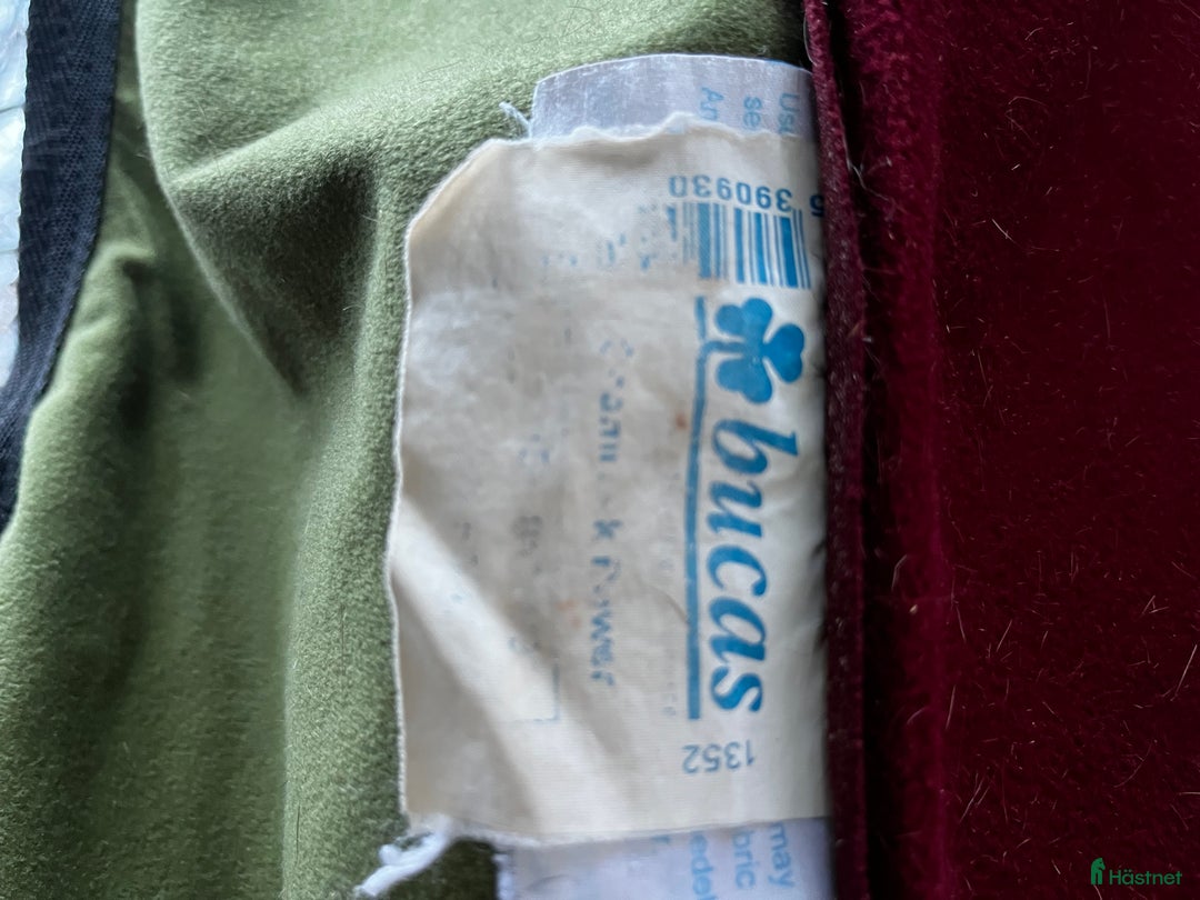 Täcken hästutrustning till salu: Bucas svettäcke i Kvicksund - Annons 5