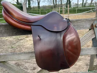 Sadlar hästutrustning Flat Butet sadel i bra skick - Annons 1