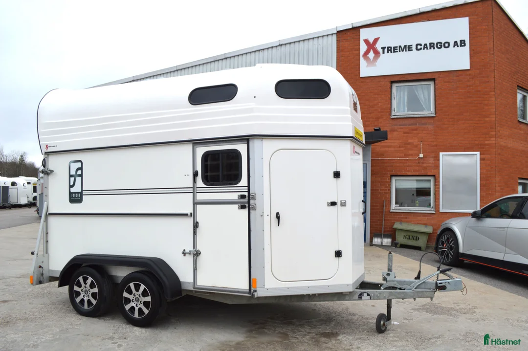 Hästtransporter  fordon & transport till salu: Forzab Futuro 220SEH 2020, Totalvikt 1990 kg - Annons 1