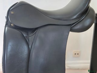 Sadlar hästutrustning till salu: Fin dressyrsadel i Färjestaden - Annons 2