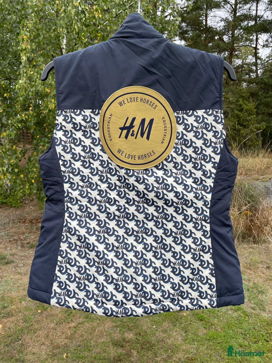 Jackor & Kavajer ryttarutrustning till salu: HM We Love Horses väst i Stockholm - Annons 2