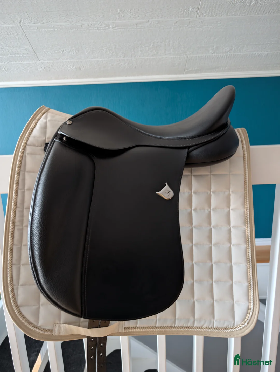 Sadlar hästutrustning till salu: Bates WIDE dressyr 17.5 - Annons 2