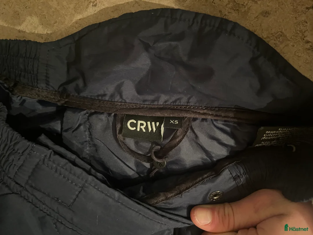 Övrigt Ridkläder ryttarutrustning till salu: Marinblå ridkjol från CRW⭐️ i Gemla - Annons 5