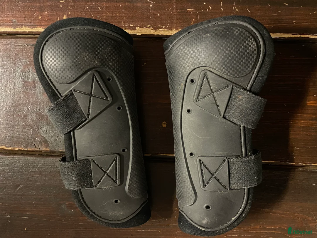 Benskydd hästutrustning till salu: Benskydd svart ponny  i Onsala - Annons 2