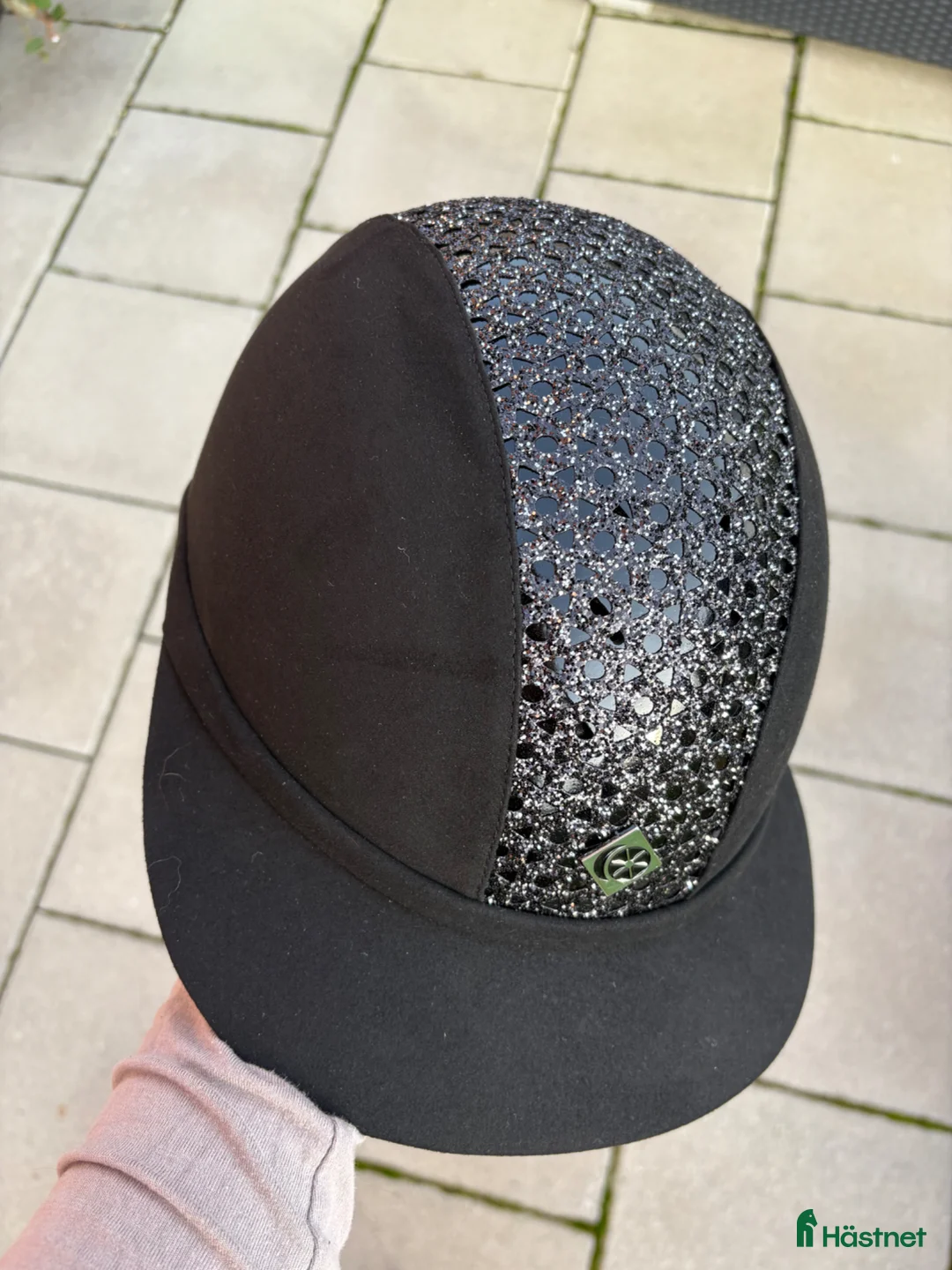 Hjälmar ryttarutrustning till salu: Charles Owen Ridhjälm i Viken - Annons 4