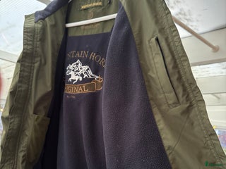 Jackor & Kavajer ryttarutrustning till salu: Fin Mountain Horse-jacka i gott skick i Täby - Annons 1