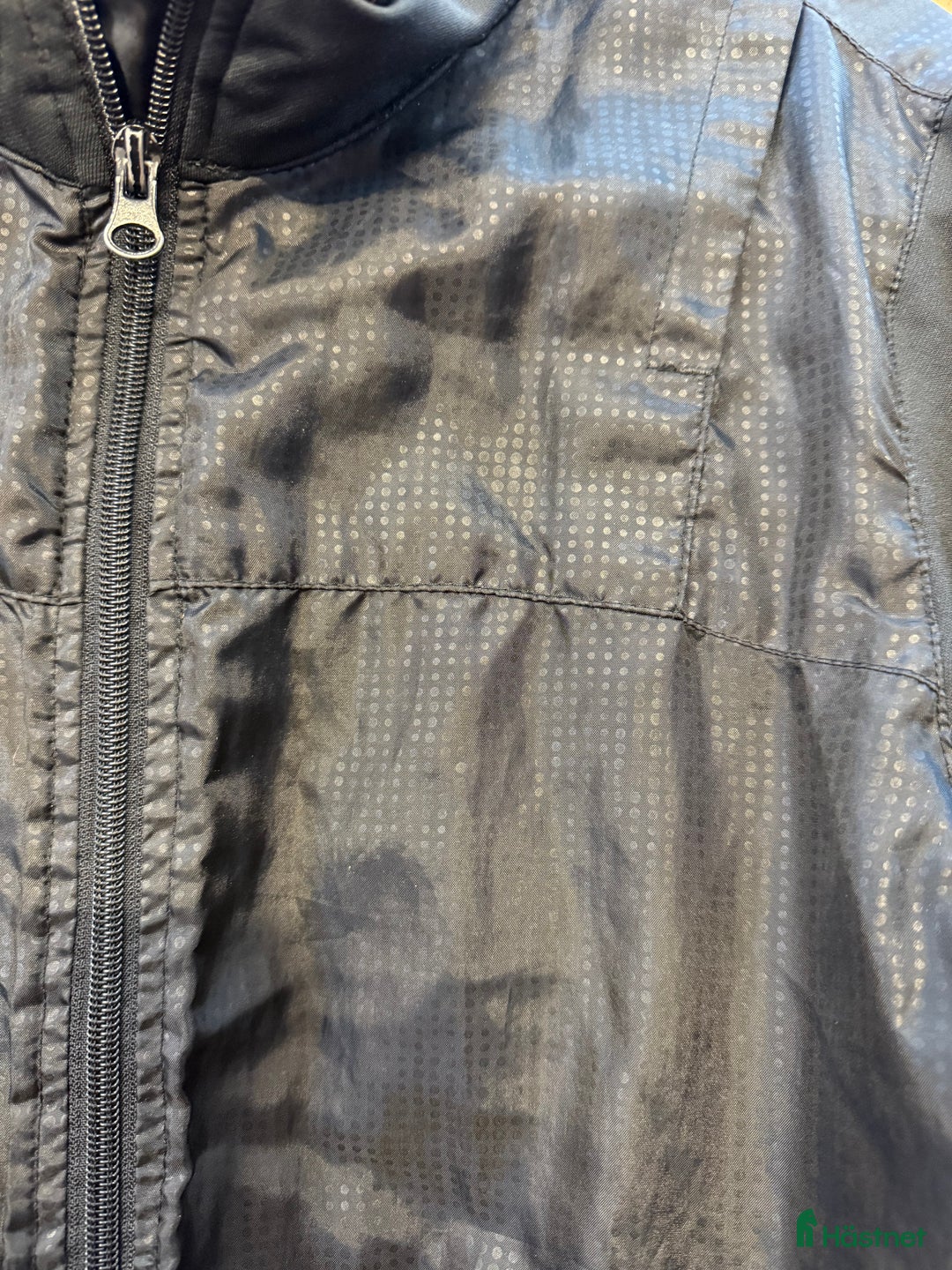 Jackor & Kavajer ryttarutrustning till salu: Tunn ridjacka  i Vendelsö - Annons 3