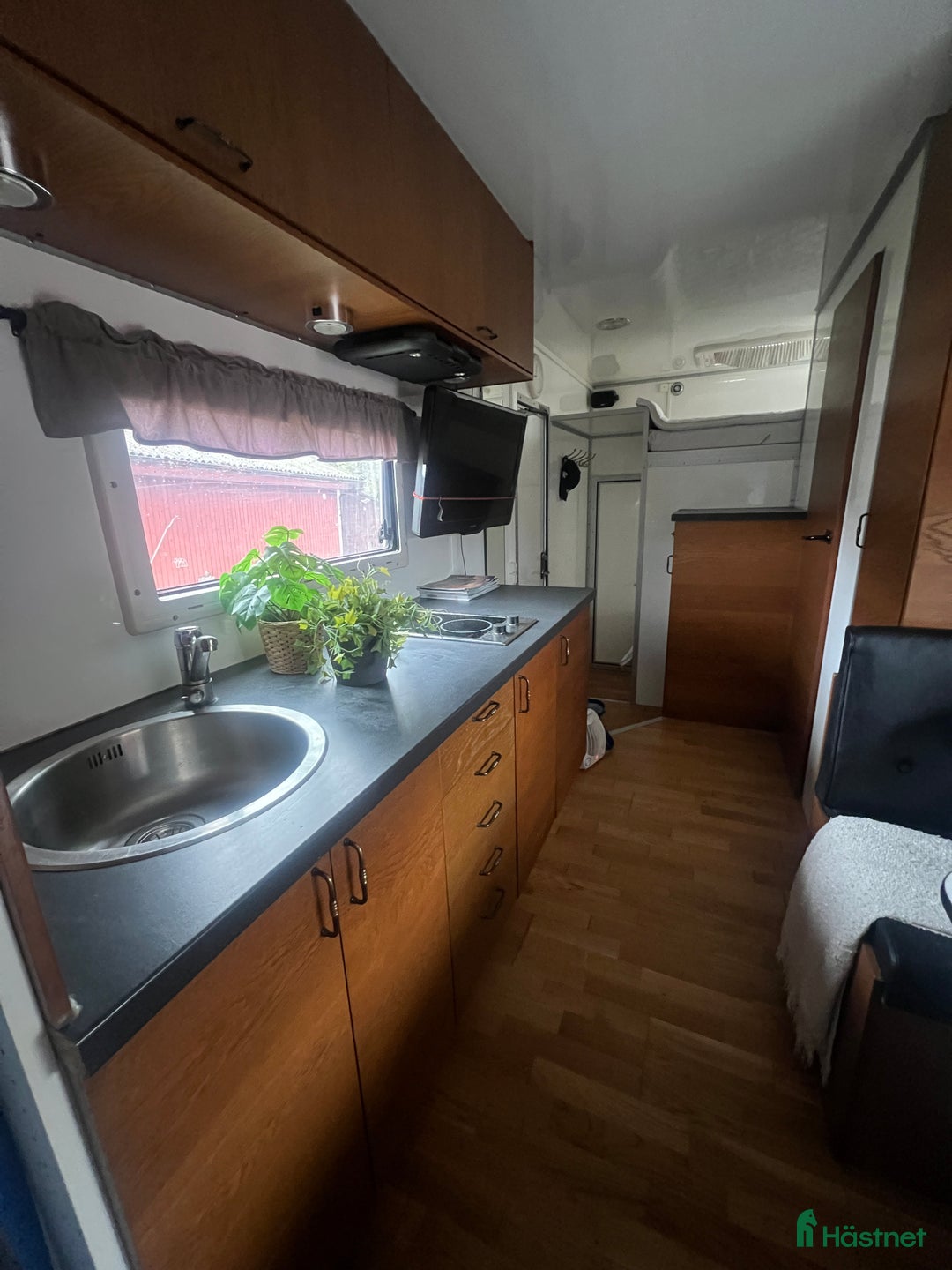 Hästlastbilar  fordon & transport till salu: Hästlastbil med stor bodel i Motala - Annons 24