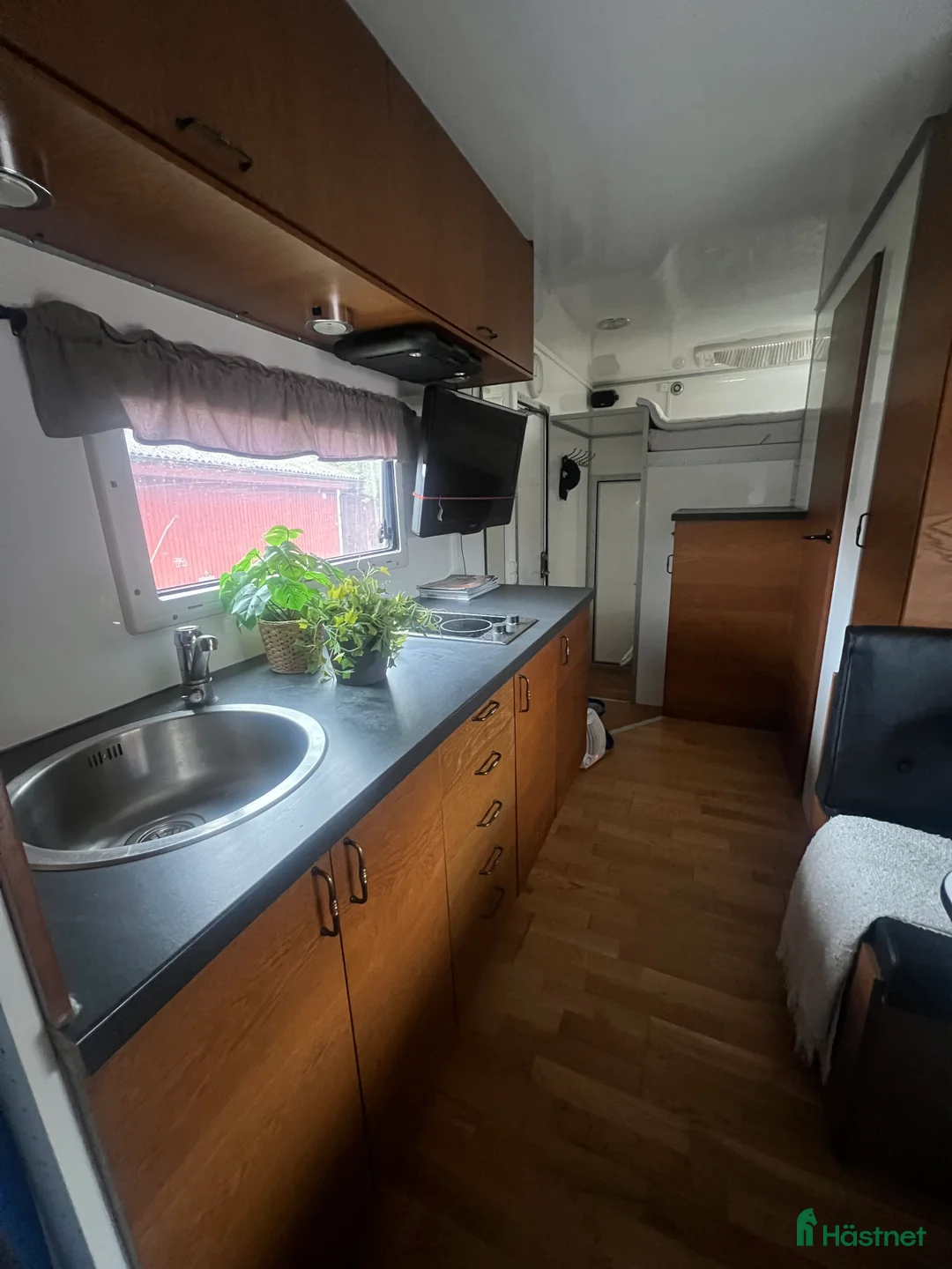 Hästlastbilar  fordon & transport till salu: Hästlastbil med stor bodel i Motala - Annons 24