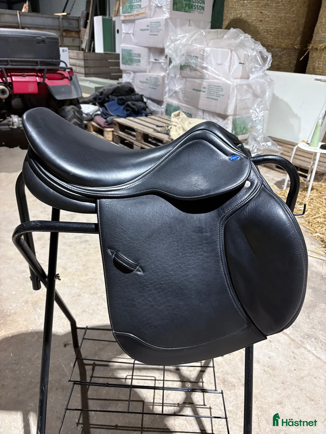 Sadlar hästutrustning till salu: Lippo Enzo Hoppsadel i Hjo - Annons 2
