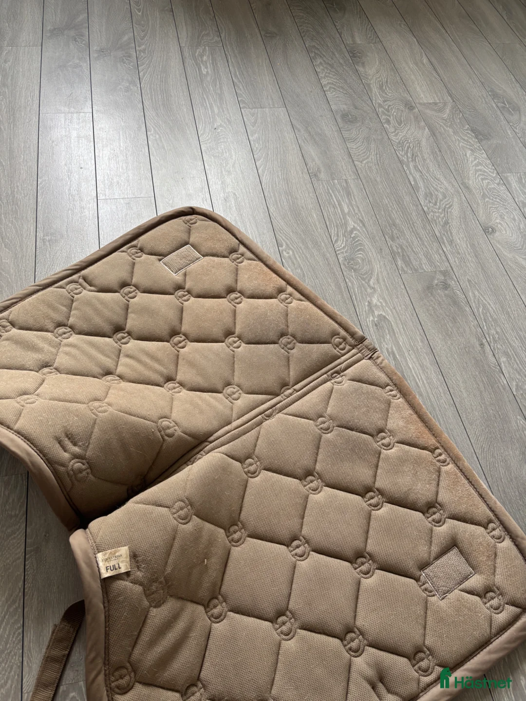 Schabrak & Vojlockar hästutrustning till salu: Nästan oanvänt equestrian stockholm schabrak  - Annons 2