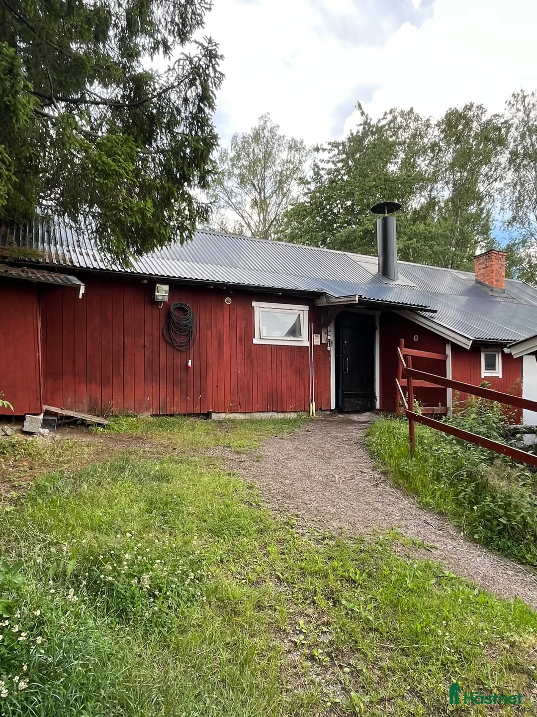  stallplats finnes: Litet stall med två ponny boxar och sadelkammare - Annons 7