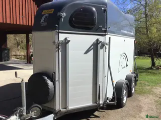 Hästtransporter fordon & transport till salu: Rymlig och stabil transport - Annons 2