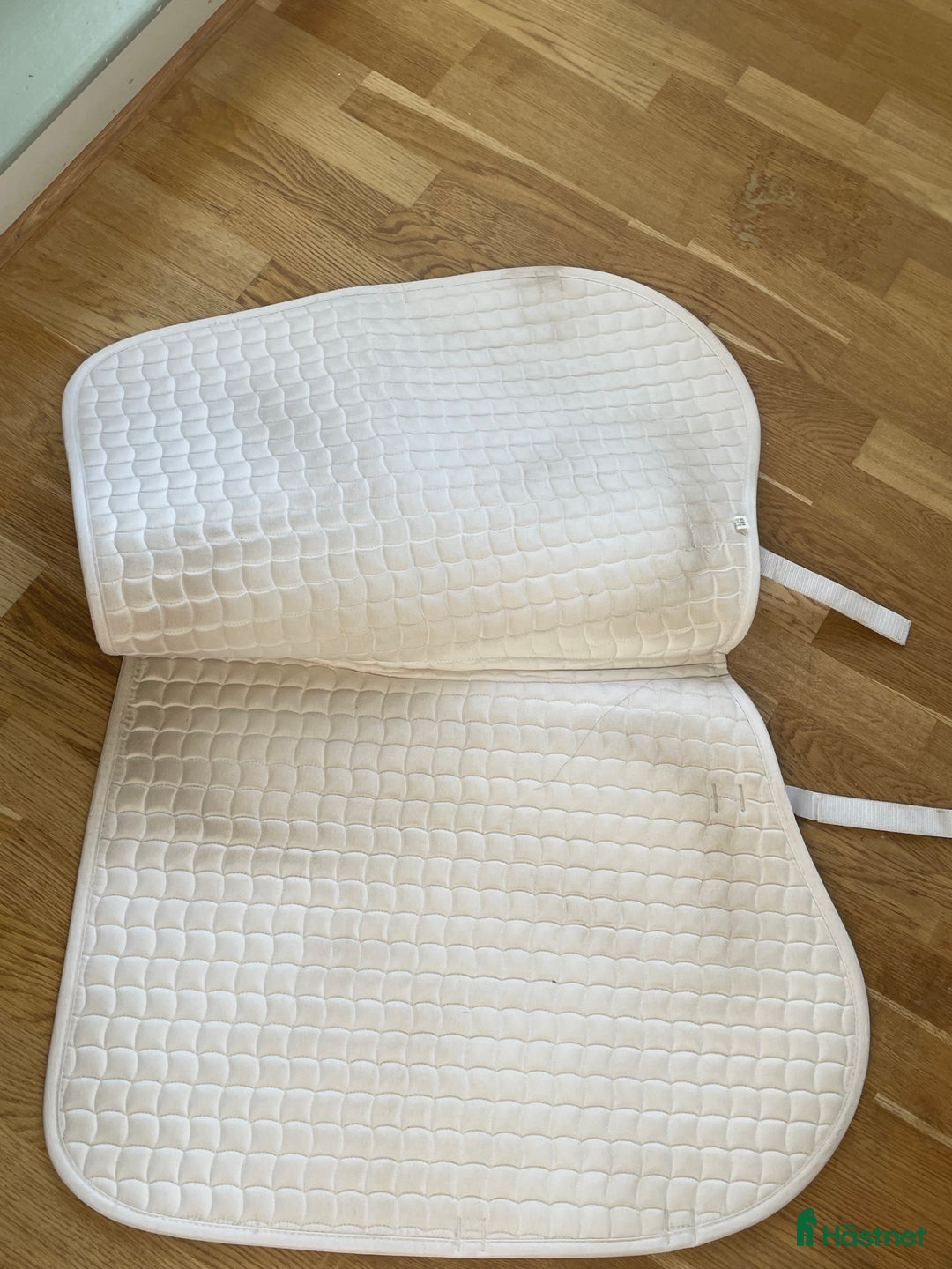 Schabrak & Vojlockar hästutrustning till salu: Vitt schabrak  - Annons 2