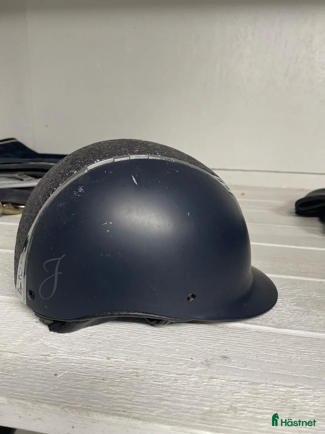 Hjälmar ryttarutrustning till salu: Hjälm i storken 55-57 - Annons 2