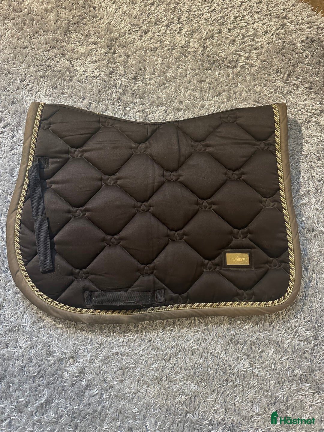 Schabrak & Vojlockar hästutrustning till salu: Fint equestrian stockholm schabrak i Uddevalla - Annons 1