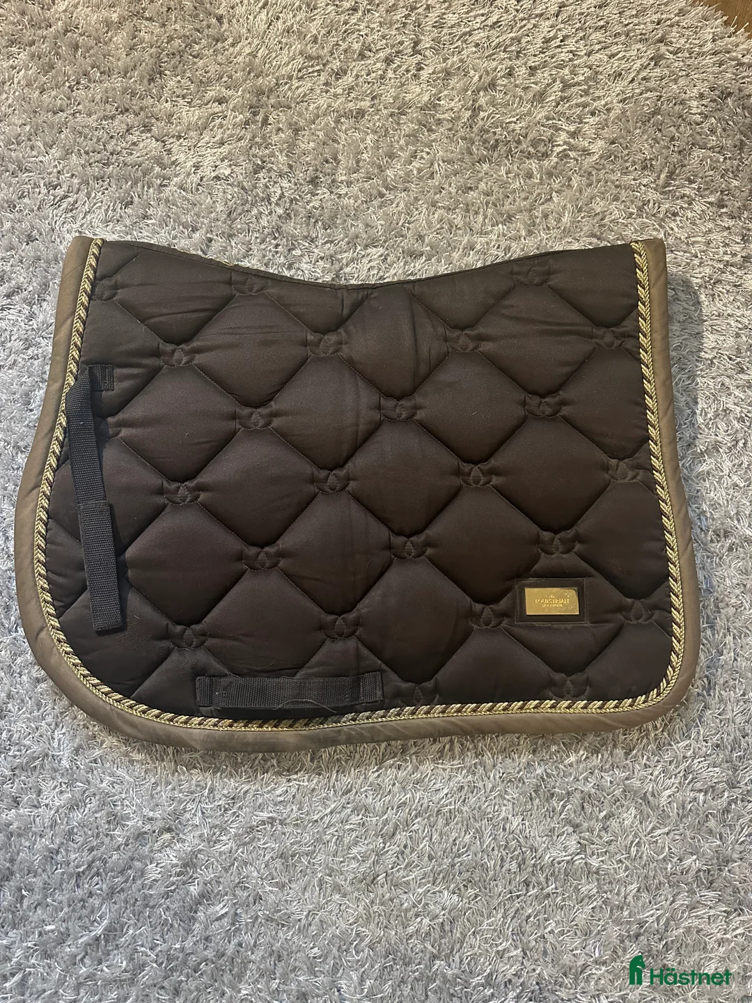 Schabrak & Vojlockar hästutrustning till salu: Fint equestrian stockholm schabrak i Uddevalla - Annons 1