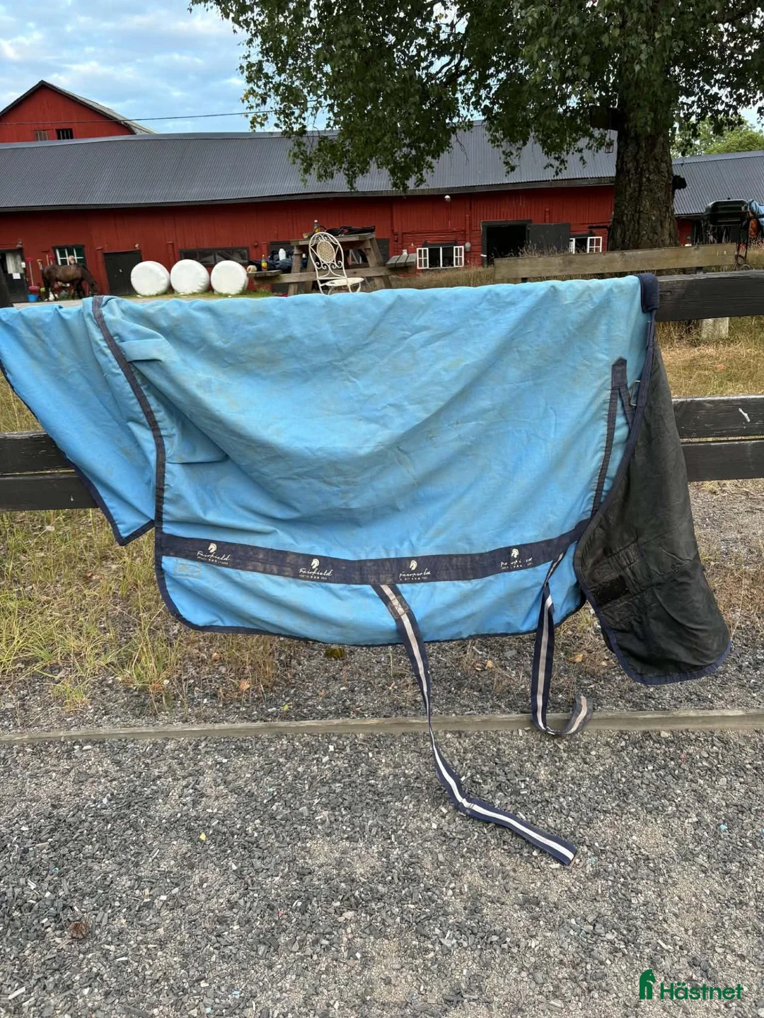 Täcken hästutrustning till salu: Fairfield regntäcke - Annons 1