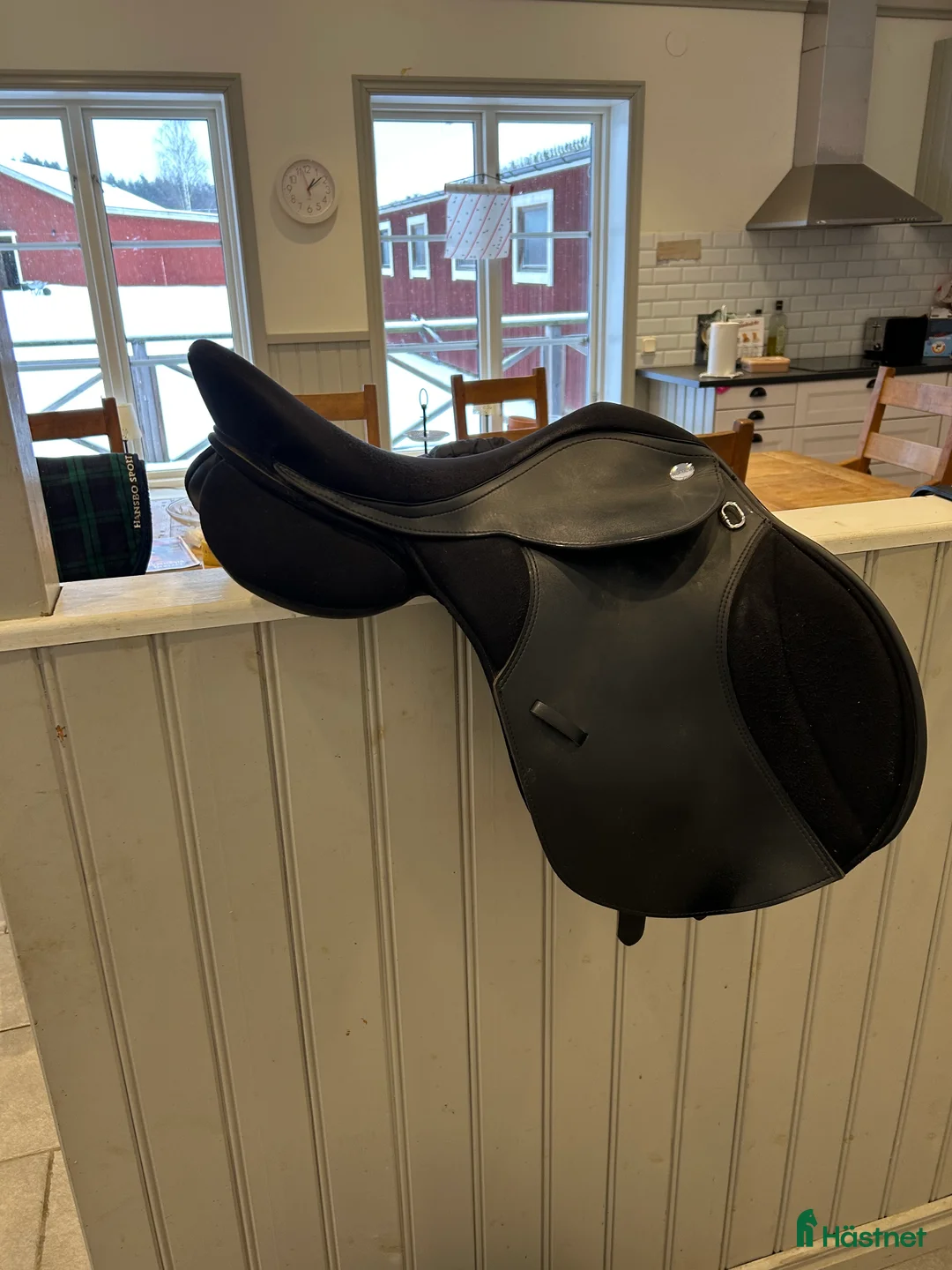 Sadlar hästutrustning till salu: SyntetSadel  i Stockholm - Annons 1