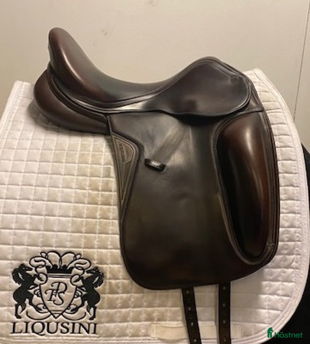 Sadlar hästutrustning till salu: Dressyrsadel Equiline Contest 16" i Uppsala - Annons 1