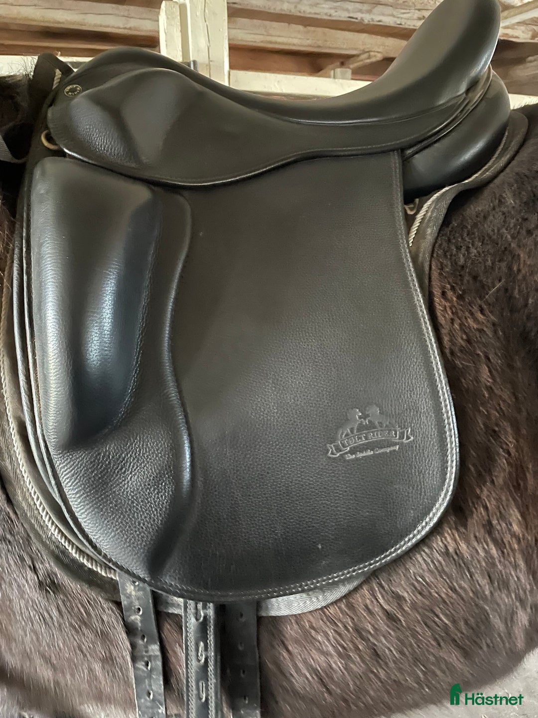 Sadlar hästutrustning till salu: Fin och välvårdad. I nyskick  i Dalhem - Annons 2
