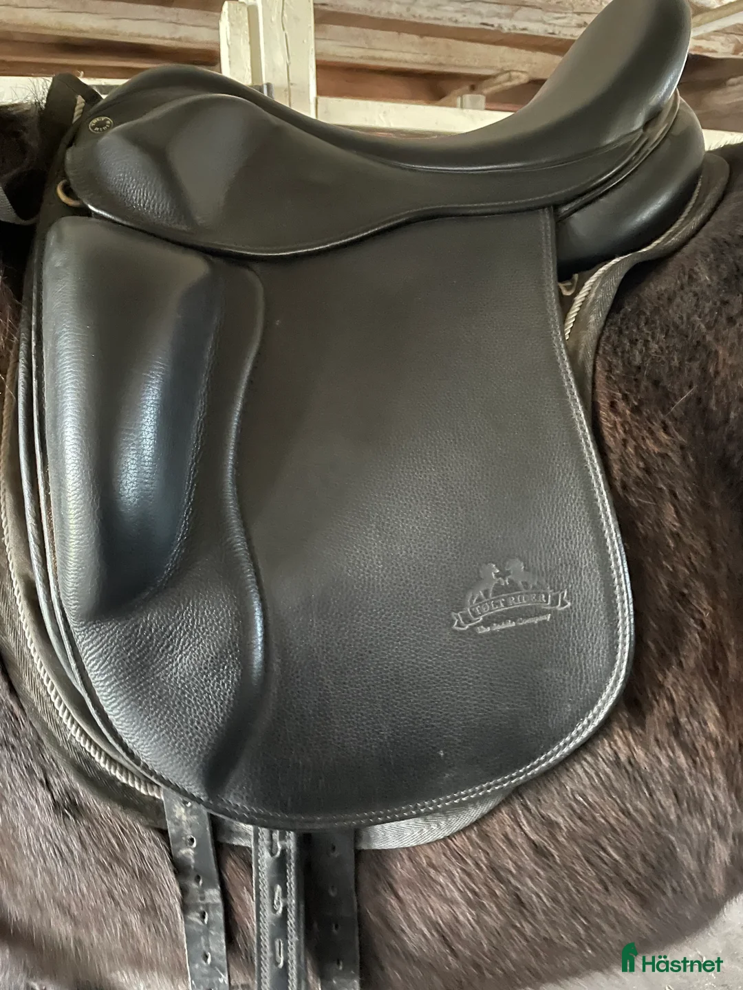 Sadlar hästutrustning till salu: Fin och välvårdad. I nyskick  i Dalhem - Annons 2