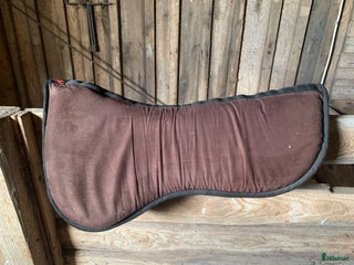 Sadeltillbehör hästutrustning till salu: Sadelpaddar i Skara - Annons 3