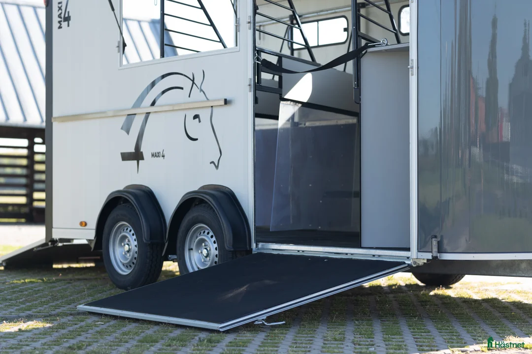 Hästtransporter  fordon & transport till salu: Cheval Liberté Maxi 4 Diagonallastad - Annons 5