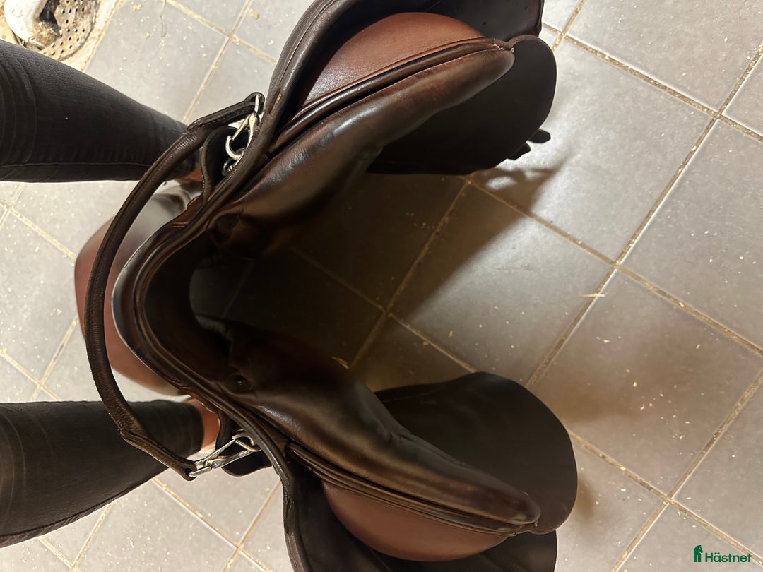 Sadlar hästutrustning till salu: Prestige Roma jump 17” i Uppsala - Annons 5