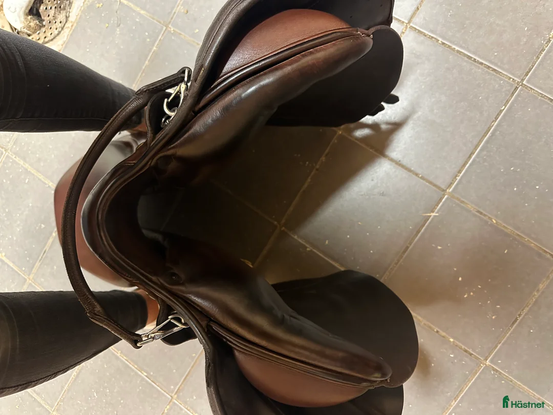 Sadlar hästutrustning till salu: Prestige Roma jump 17” i Uppsala - Annons 5