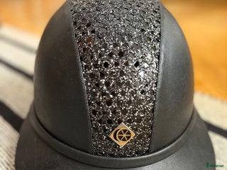 Hjälmar ryttarutrustning till salu: Charles Owen Sp8 plus sparkly leather look i Strängnäs - Annons 1