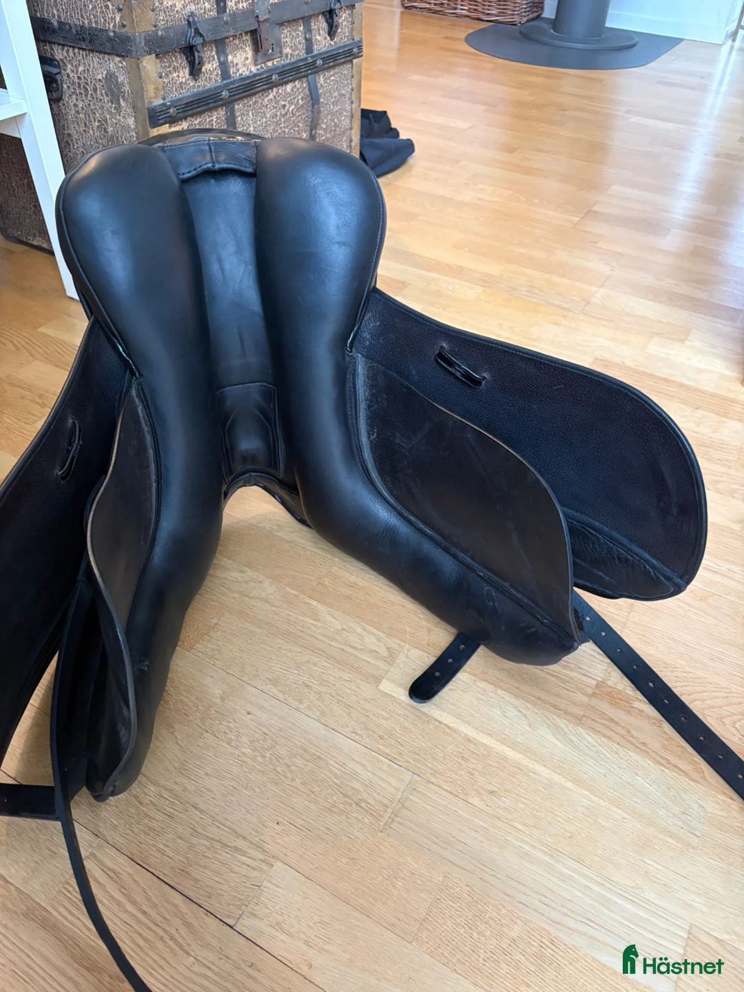 Sadlar hästutrustning till salu: Dressyrsadel 17” Santa Cruz  - Annons 2