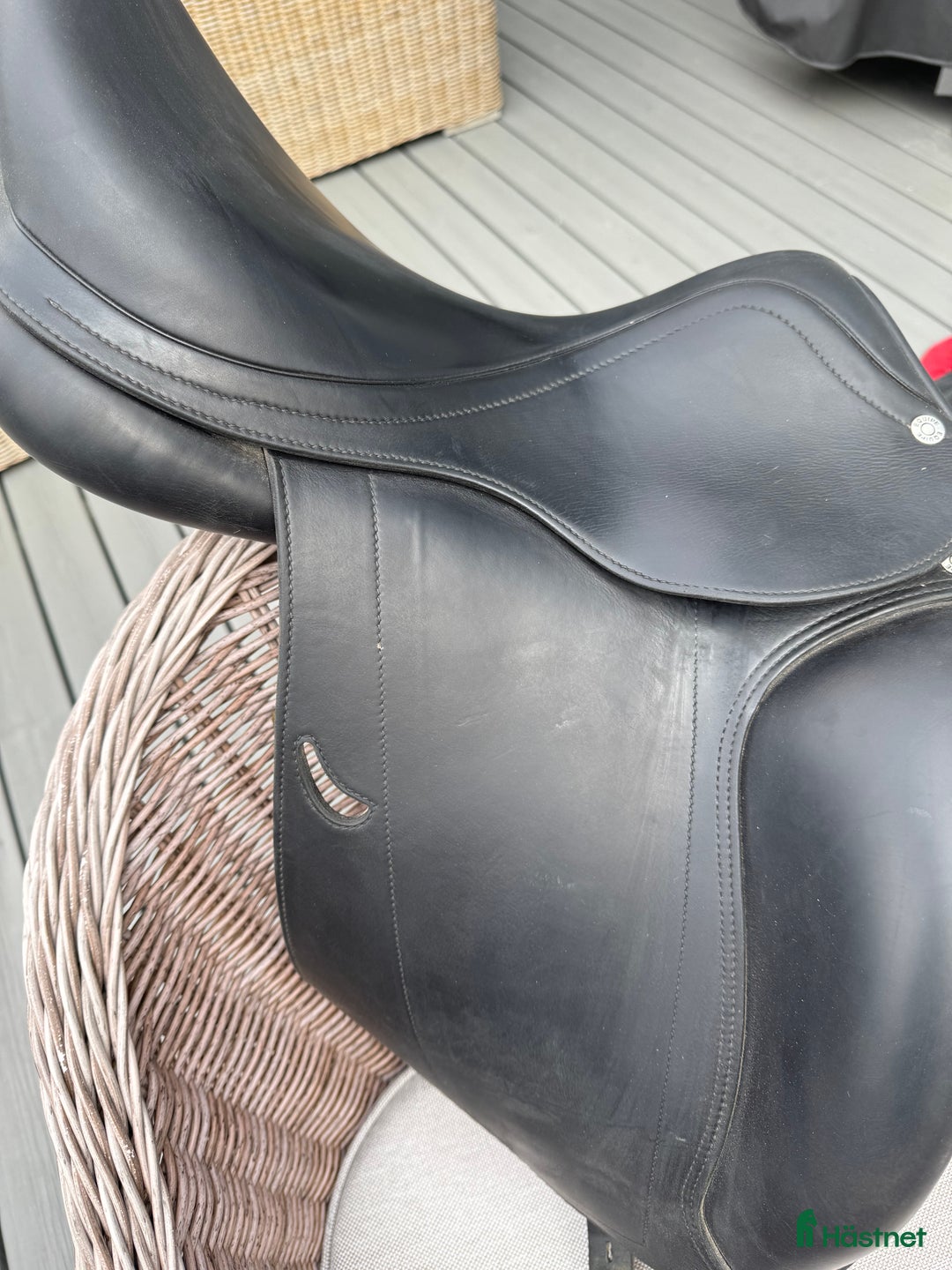 Sadlar hästutrustning till salu: Dressyrsadel, Equipe Emporio 16 tum, bombredd M i Ekerö - Annons 2