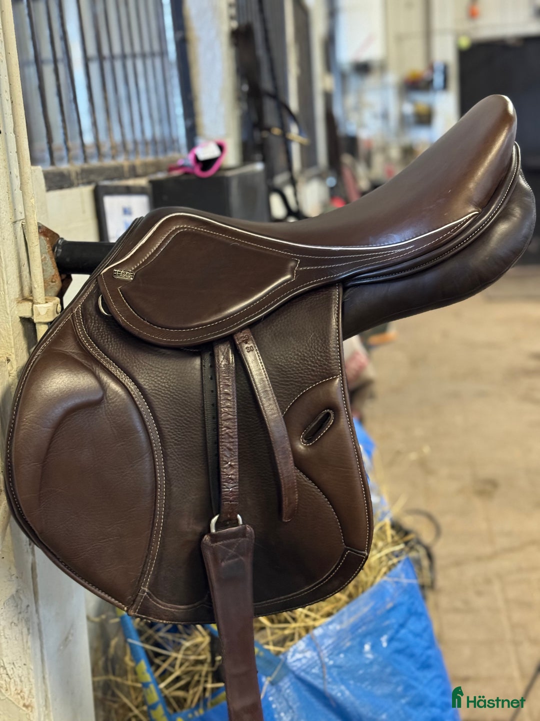 Sadlar hästutrustning till salu: SUPER PRIS Snygg skön Hoppsadel NY i Falun - Annons 1