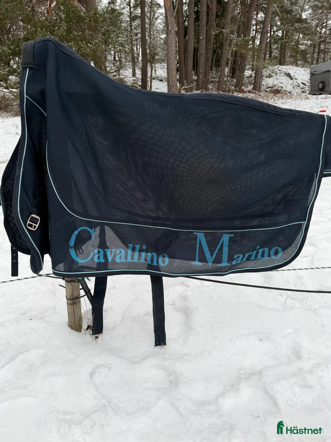 Täcken hästutrustning till salu: Super snyggt fleectäcke i Värmdö - Annons 1
