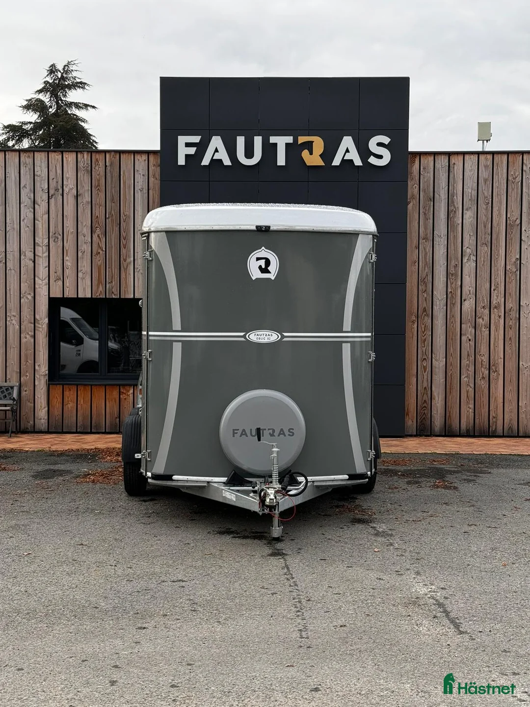 Hästtransporter  fordon & transport till salu: Oblic X -stor diagonallastad modell + sadelkammare - Annons 6