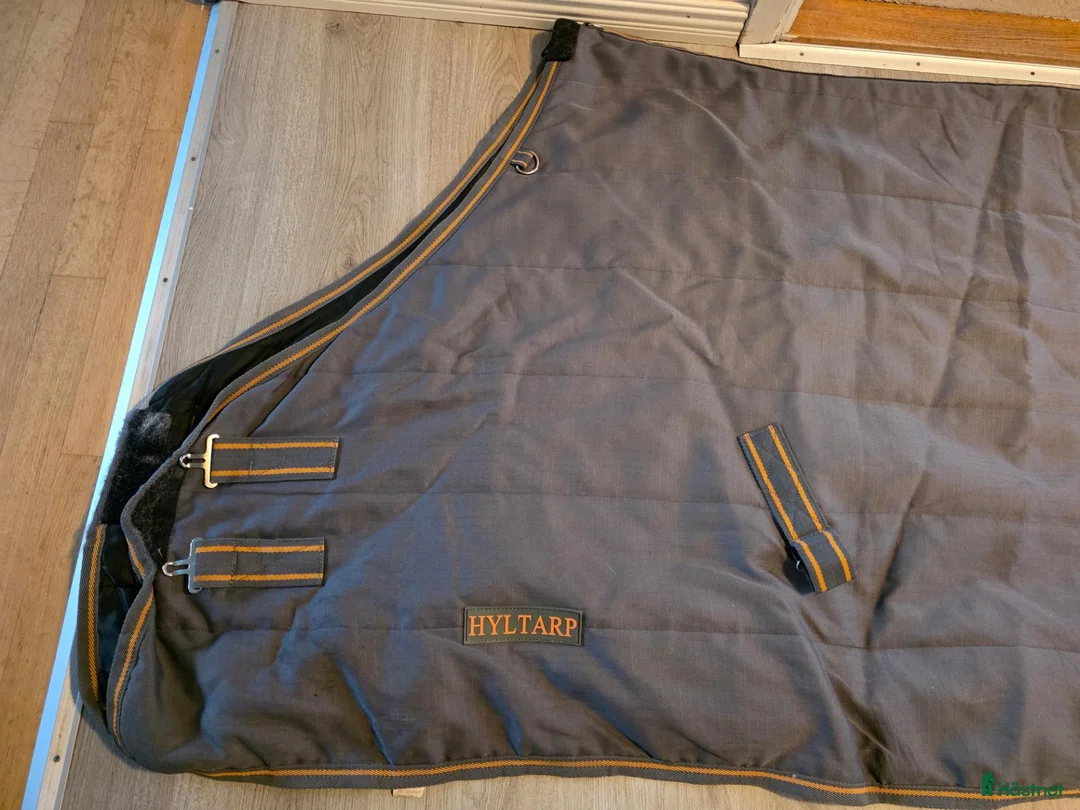 Täcken hästutrustning till salu: Stall täcke 200 gram, hyltarp - Annons 2