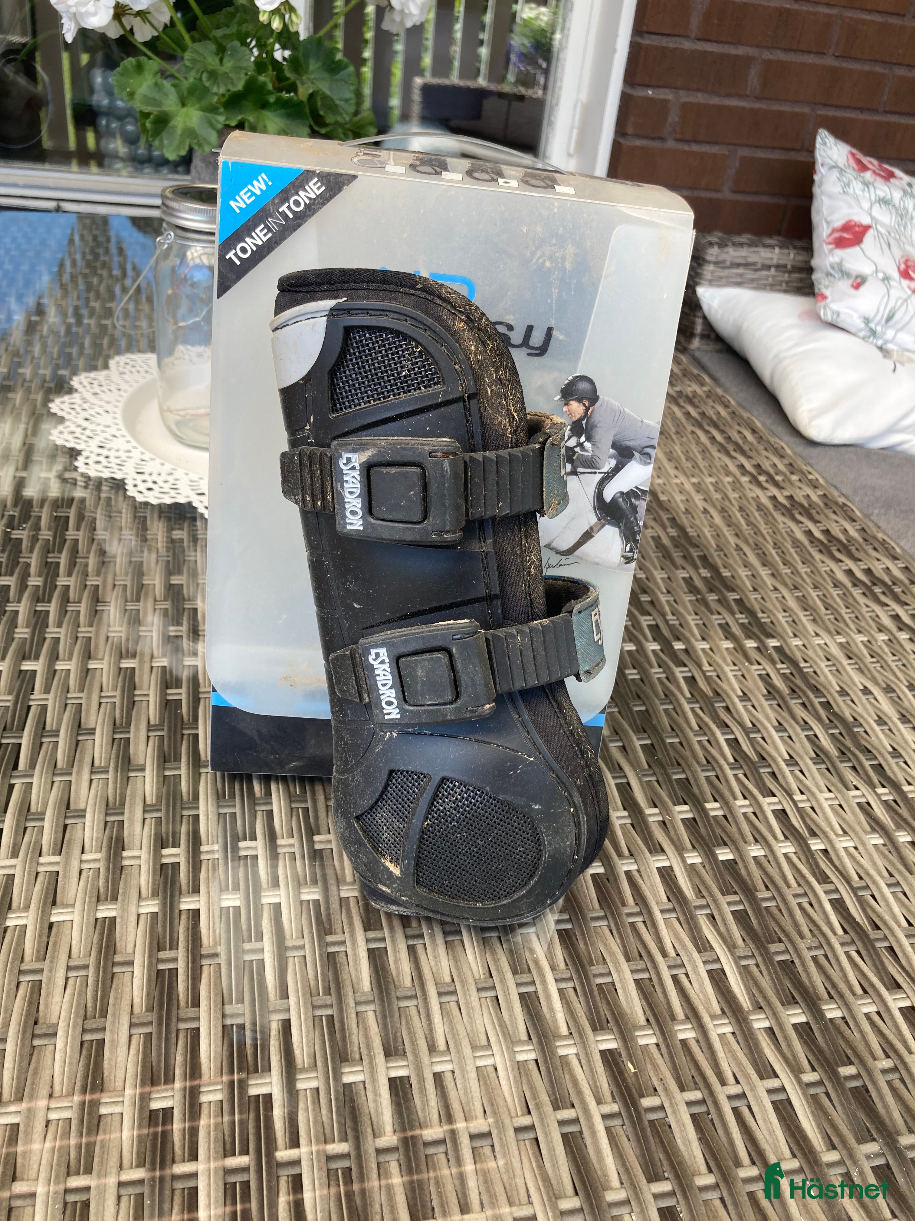 Benskydd hästutrustning till salu: Eskadron skydd i Stockholm - Annons 23