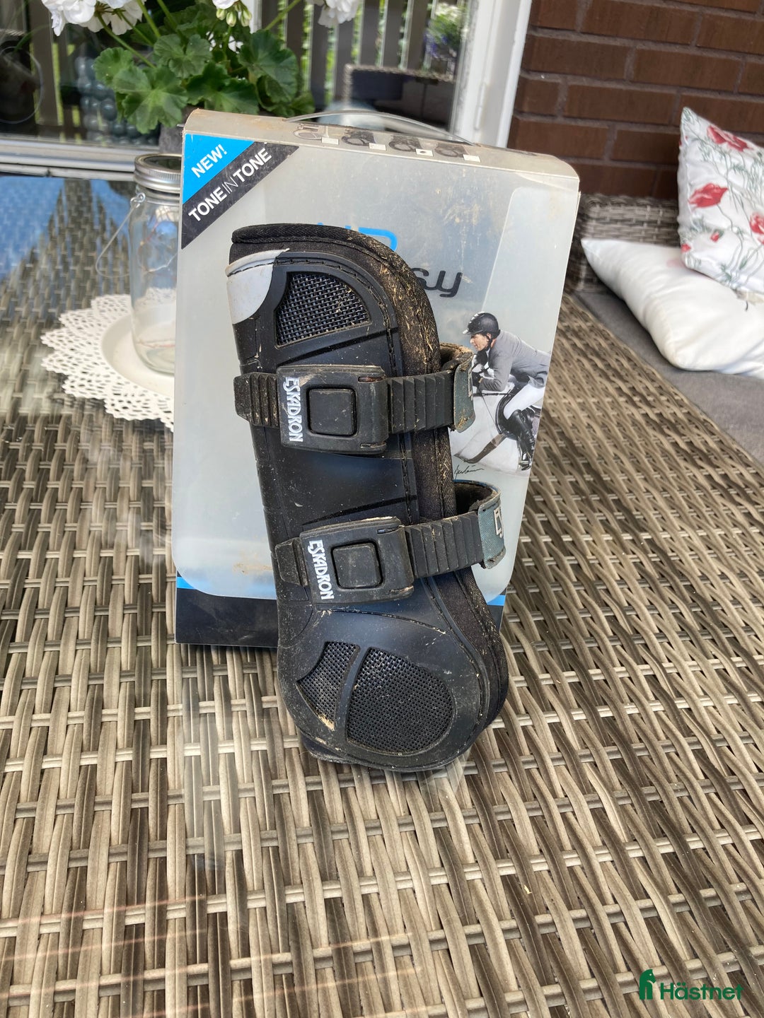 Benskydd hästutrustning till salu: Eskadron skydd i Stockholm - Annons 1