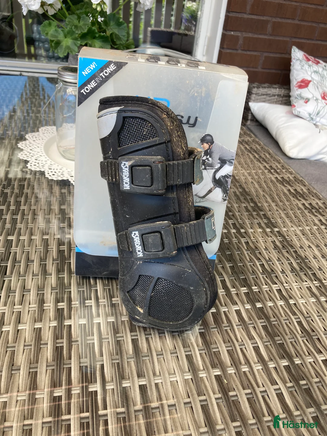 Benskydd hästutrustning till salu: Eskadron skydd i Stockholm - Annons 1