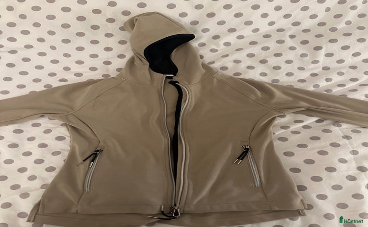 Övrigt Ridkläder ryttarutrustning till salu: Beige kofta xs  i Järfälla - Annons 1