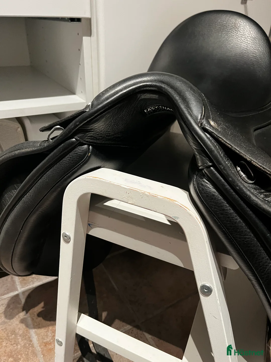 Sadlar hästutrustning till salu: Bates dressyrsadel med plusläder - Annons 2