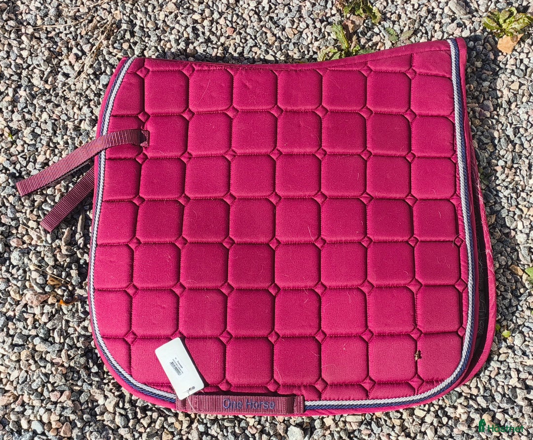 Schabrak & Vojlockar hästutrustning till salu: Olika schabrak från oanvända till begagnade i Lödöse - Annons 1