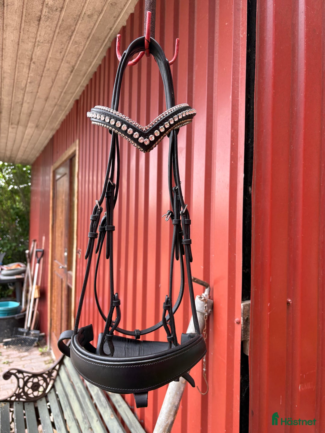 Träns hästutrustning till salu: Svart träns med Döbert pannband  i Karlstad - Annons 1