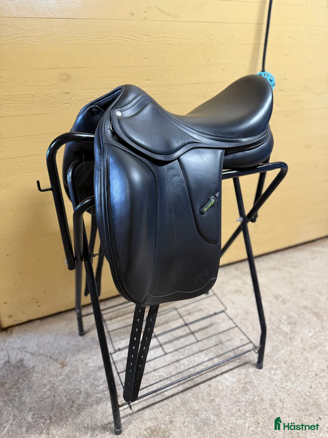 Sadlar hästutrustning till salu: Amerigo Vega Dressyr 17’ i Katthammarsvik - Annons 2