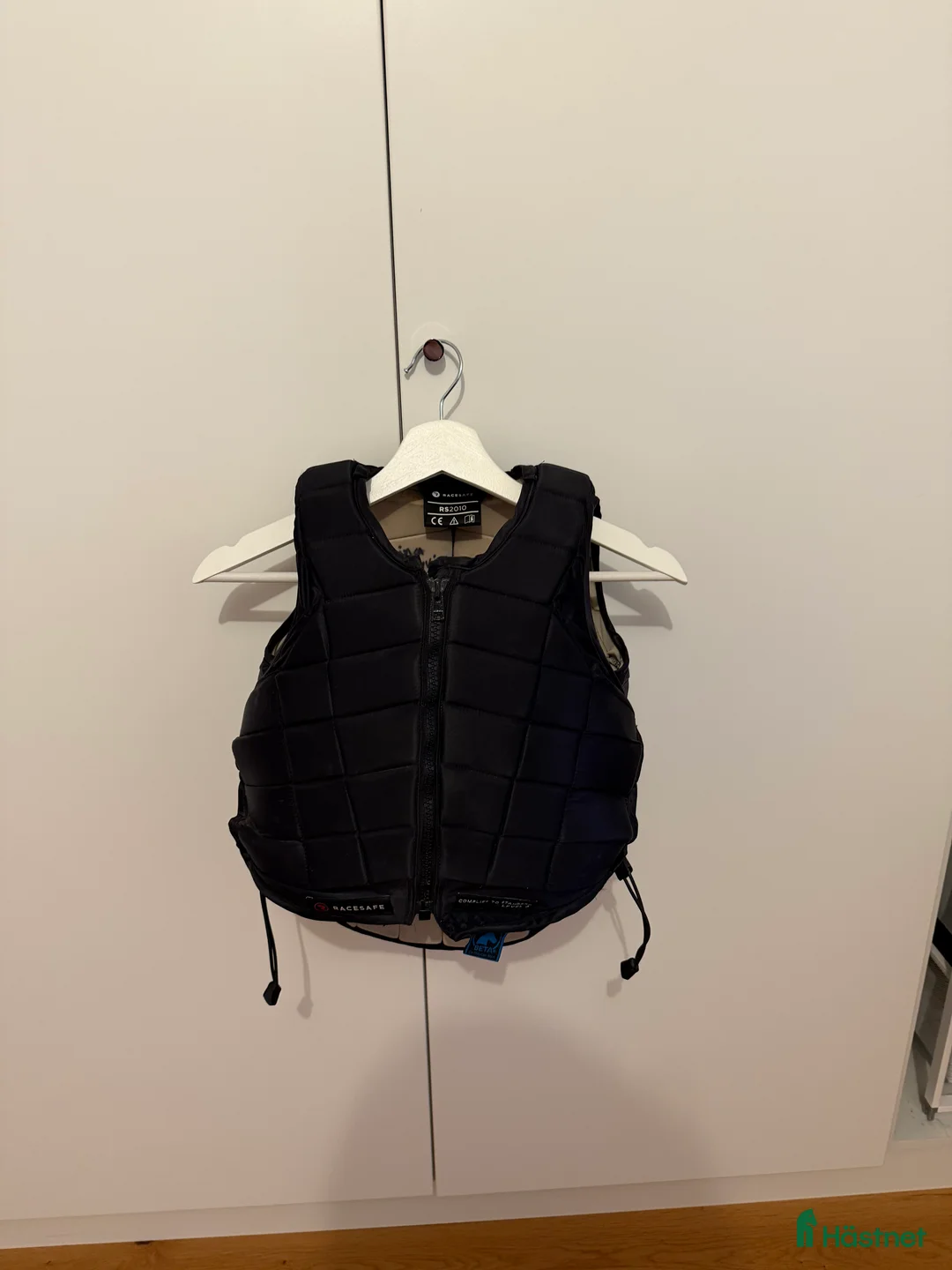 Säkerhetsvästar ryttarutrustning till salu: Racesafe ridväst  - Annons 1